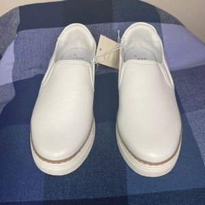 Sz 5 White faux Leather slip on sneakers